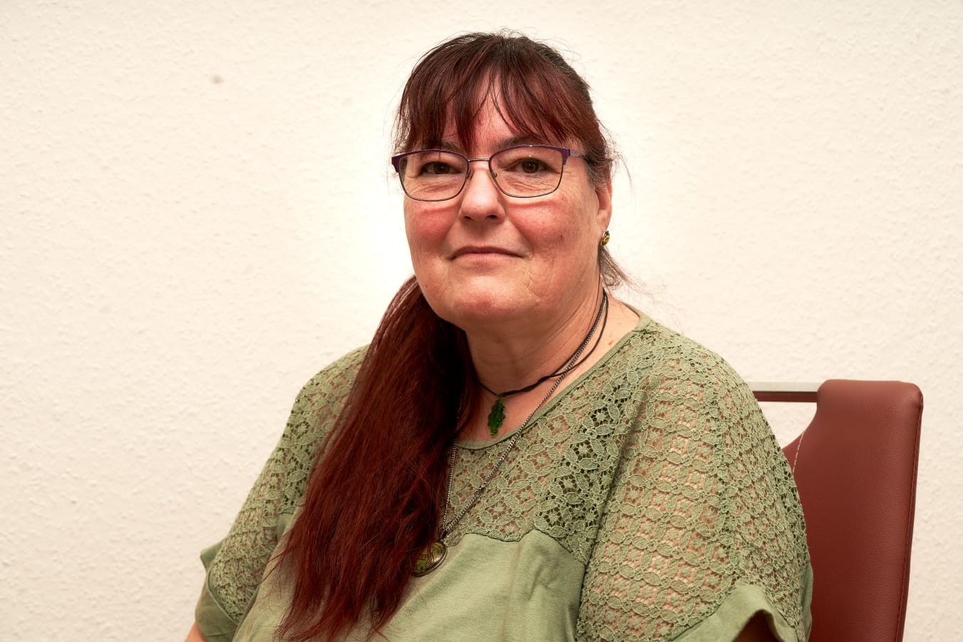 Sigrun Schürken, ganzheitliche Tiertherapeutin für mobile Therapie und achtsame Begleitung von Hund und Mensch.